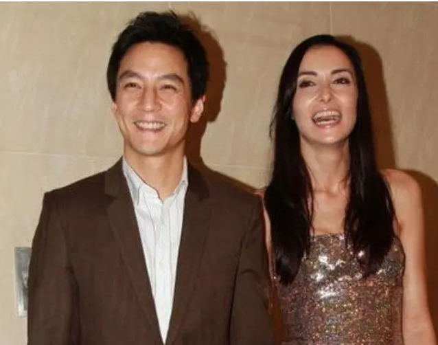 無性婚姻不容易！吳彥祖自曝「10年沒碰過太太」　感情「依舊穩定」坦言：她不只是愛人