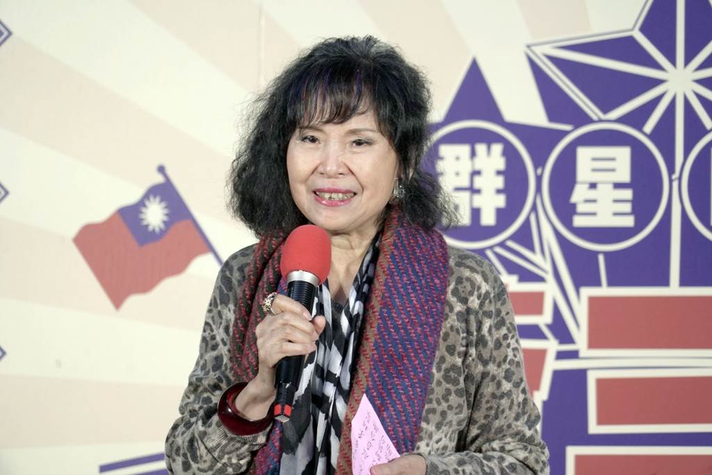 被封歌壇小周璇！金嗓歌后翻唱《鳳凰于飛》爆紅演藝圈　提攜無數後輩「開辦歡樂歌唱班」不遺餘力宣揚老歌