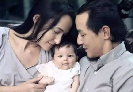 無性婚姻不容易！吳彥祖自曝「10年沒碰過太太」　感情「依舊穩定」坦言：她不只是愛人