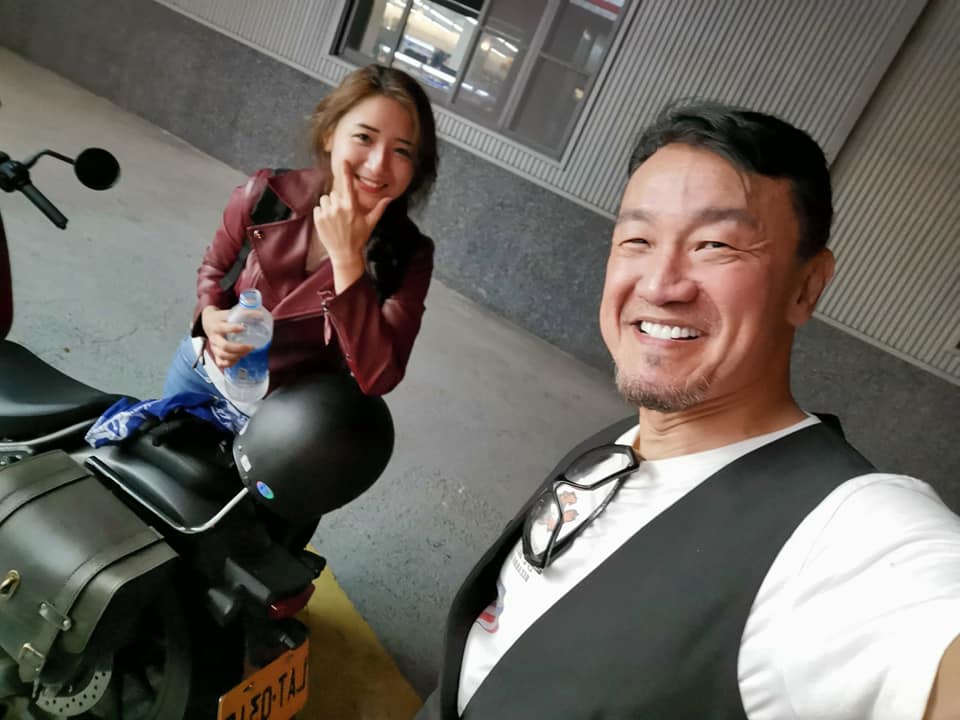 57歲熱血淡出！陳為民笑曬「半退休重機環島生活」挑戰24小時耐力極限　樂當不老騎士「意外受困反應獲大讚」