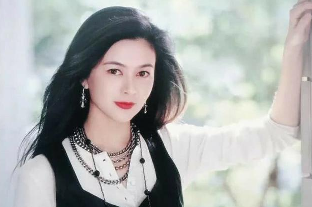 她與朋友老公曖昧！卻被怒潑咖啡斥責：「敢搶我丈夫」　她痛哭後悔後「兩人反成閨蜜」