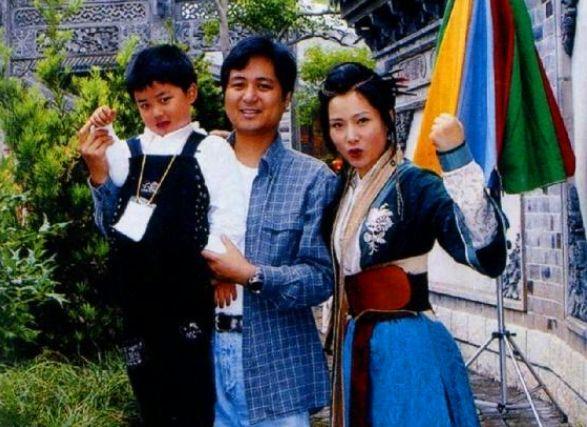 因長得太美無人敢追！父親為她「終生不娶」　如今被初戀獨寵33年「58歲近照不敢認」 