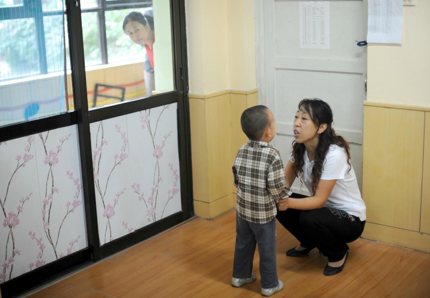 幼稚園午睡翻身！男童口袋掉出「玩具」　老師撿起後「秒變臉」報告園長：讓他退園