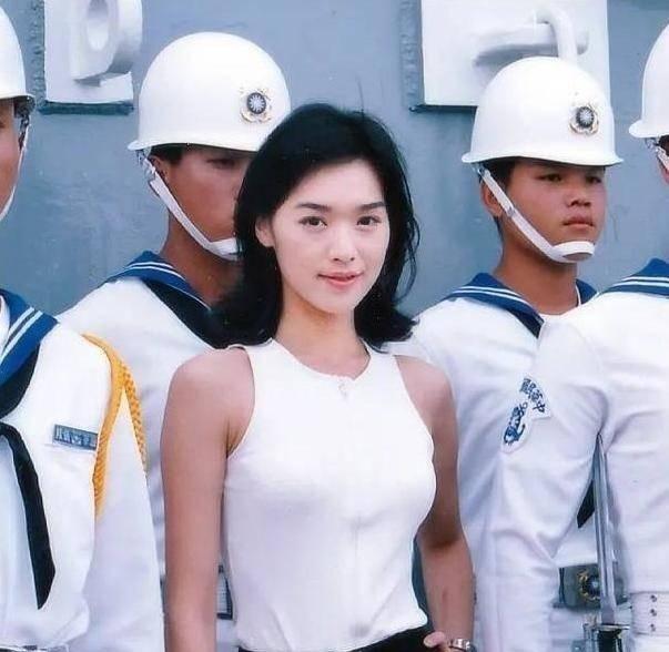 她是林志玲師姐！嫁入豪門孕期「遭老公7次重手」　 被閨蜜介入離婚「苦練廚藝獲獎」54歲依舊漂亮