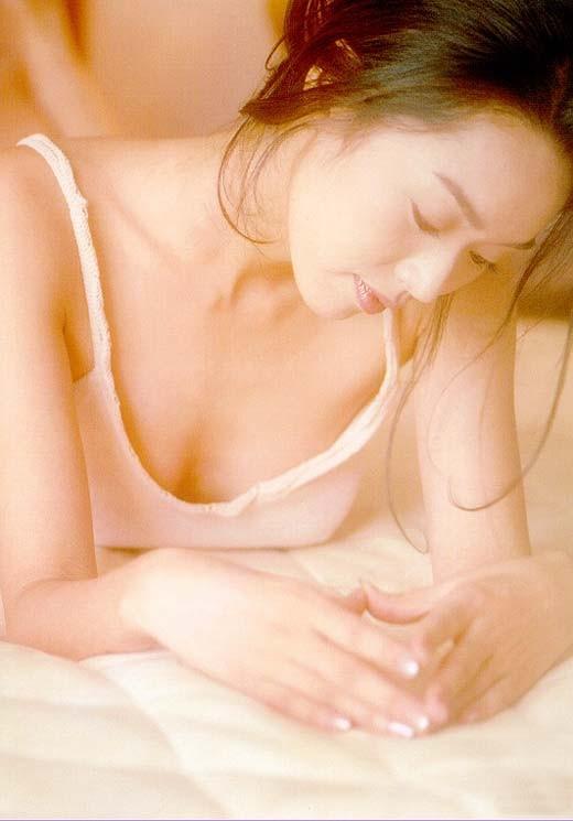 她是林志玲師姐！嫁入豪門孕期「遭老公7次重手」　 被閨蜜介入離婚「苦練廚藝獲獎」54歲依舊漂亮