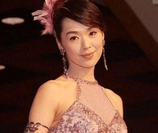 她是林志玲師姐！嫁入豪門孕期「遭老公7次重手」　 被閨蜜介入離婚「苦練廚藝獲獎」54歲依舊漂亮