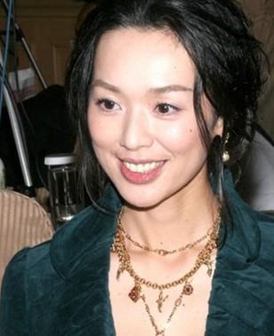 她是林志玲師姐！嫁入豪門孕期「遭老公7次重手」　 被閨蜜介入離婚「苦練廚藝獲獎」54歲依舊漂亮