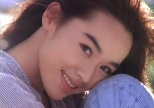 她是林志玲師姐！嫁入豪門孕期「遭老公7次重手」　 被閨蜜介入離婚「苦練廚藝獲獎」54歲依舊漂亮
