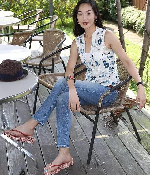 她是林志玲師姐！嫁入豪門孕期「遭老公7次重手」　 被閨蜜介入離婚「苦練廚藝獲獎」54歲依舊漂亮