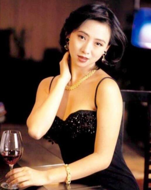 為拍風月片和父母反目！ 閃婚富商被嫌「一晚哭4次」　2嫁豪門生女「53歲不老容顏」惹人羨