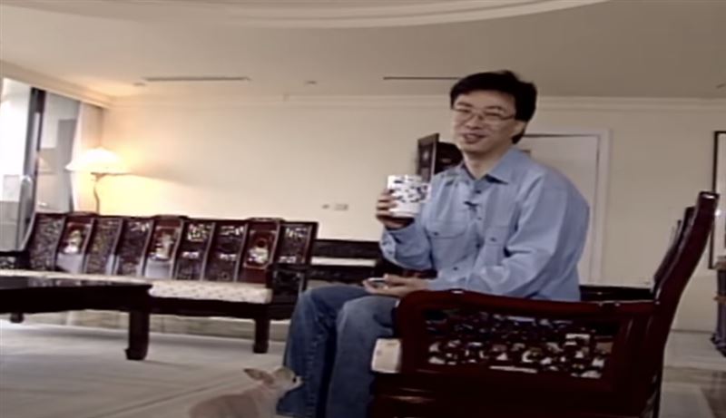 費玉清百坪豪宅曝光！10坪客廳「掛著最愛收藏品」還有專屬麻將房　自曝「回家茶不離手」封麥近況曝光