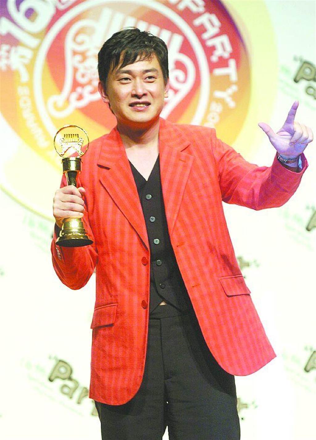 孩子懂感恩！王識賢臥病「2愛女搶著照顧」根本輪不到老婆　「曝父親節更貼心」樂喊：女兒沒白疼