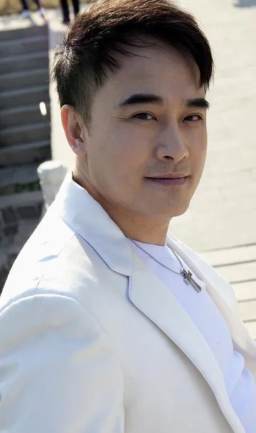 58歲瓊瑤御用小生「前身是羽球國手」身分超驚人　退出羽壇「靠演技爆紅演藝圈」至今活躍線上