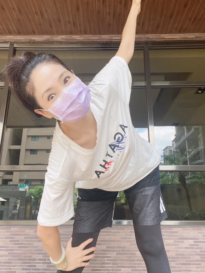 方季惟自豪：我是永遠的25歲！「歲月在臉上根本靜止」公開凍齡秘密　「睡前堅持30年習慣」皮膚跟著亮起來