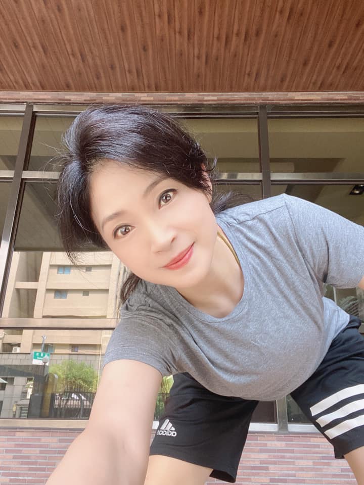 方季惟自豪：我是永遠的25歲！「歲月在臉上根本靜止」公開凍齡秘密　「睡前堅持30年習慣」皮膚跟著亮起來