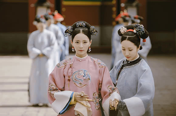 倒追老公5年！生雙胞胎兒子「取名一模一樣」　37歲女星曝「月子期27天不洗澡」情緒崩潰  