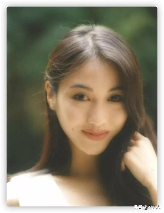 家道中落！為救弟弟「嫁給跛腳富商」生3女　50歲逆襲成「10億女總裁」顏值凍齡