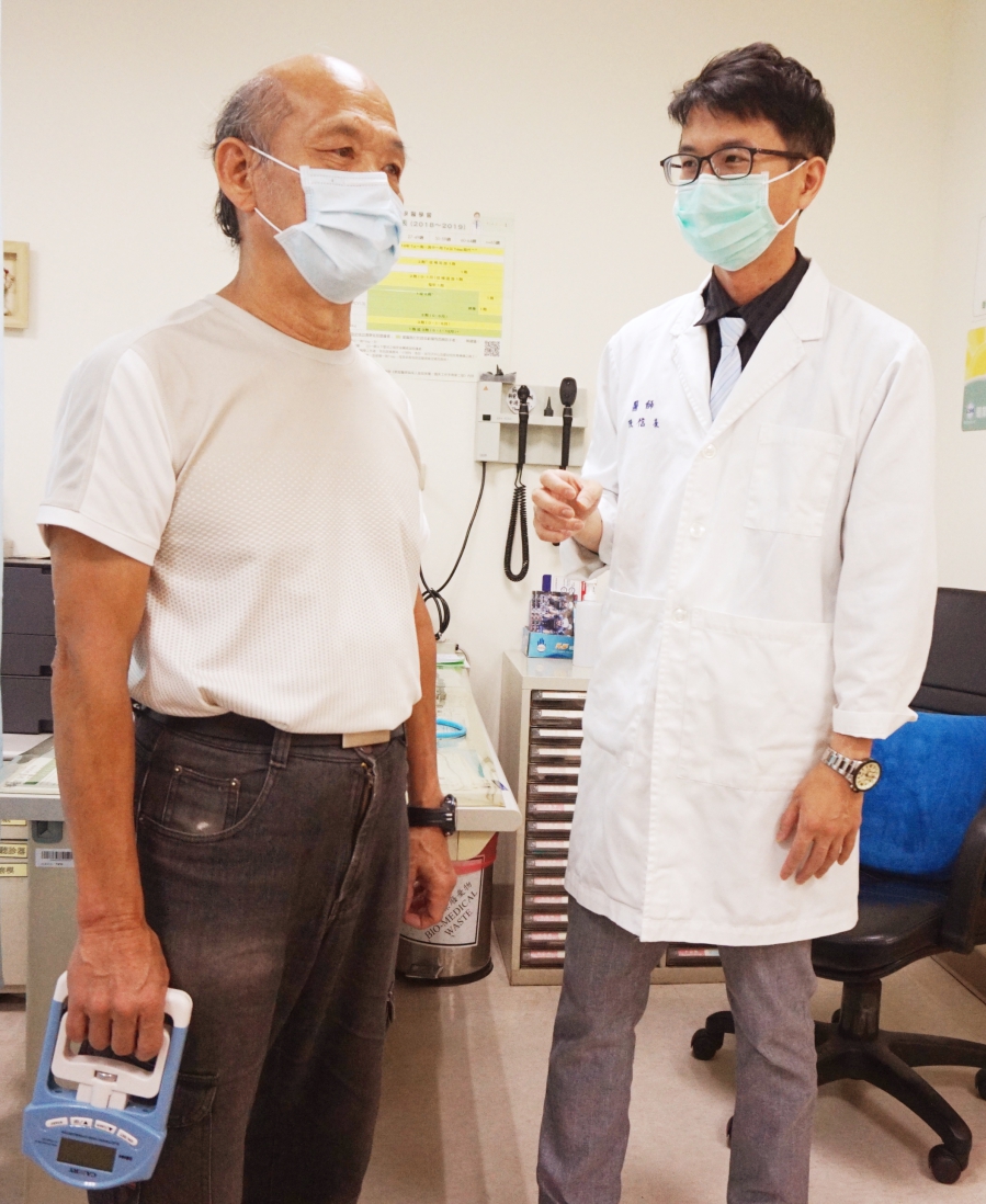 退休別被無聊荒廢！66歲阿伯「再就業甘願守醫院4年」喜迎第三人生　不畏疫情照上工「笑吐最實在原因」