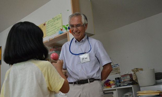 退休別被無聊荒廢！66歲阿伯「再就業甘願守醫院4年」喜迎第三人生　不畏疫情照上工「笑吐最實在原因」