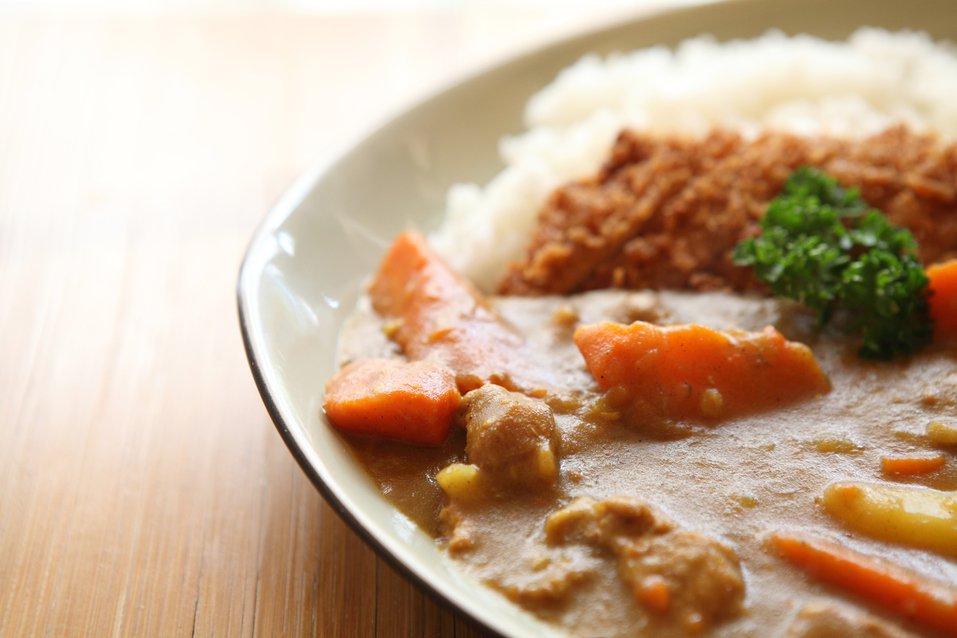 別只用咖哩塊煮！怕不夠味「加入常見飲料」媲美日本名店　釣出老饕「專屬美味大公開」：層次翻倍
