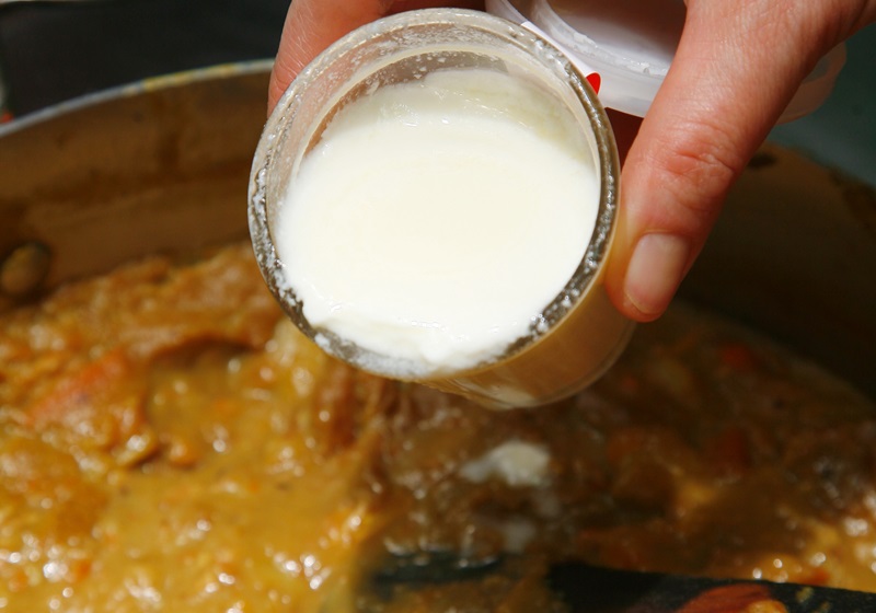 別只用咖哩塊煮！怕不夠味「加入常見飲料」媲美日本名店　釣出老饕「專屬美味大公開」：層次翻倍