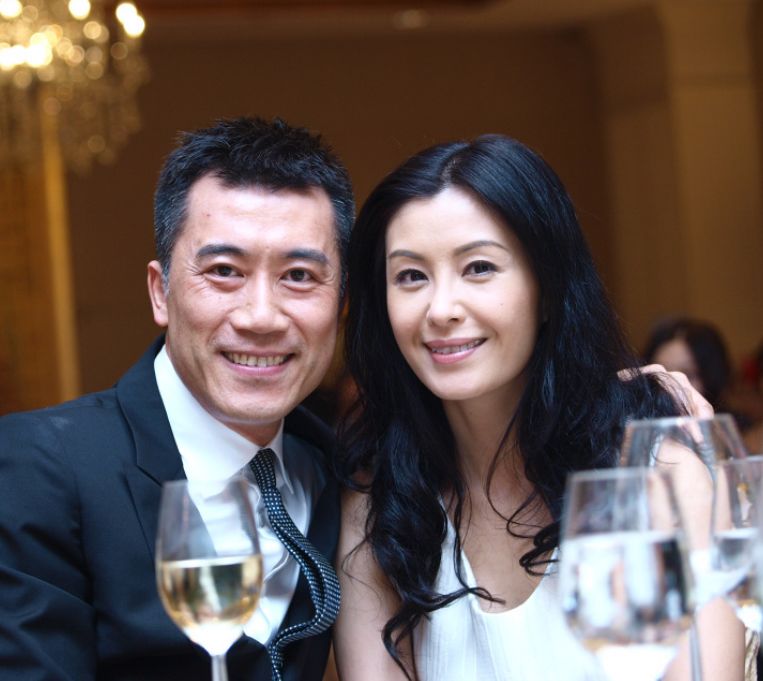 她21歲嫁給大30歲富豪！結婚13天就成寡婦　為爭巨額遺產「打10年官司」笑：贏家是我