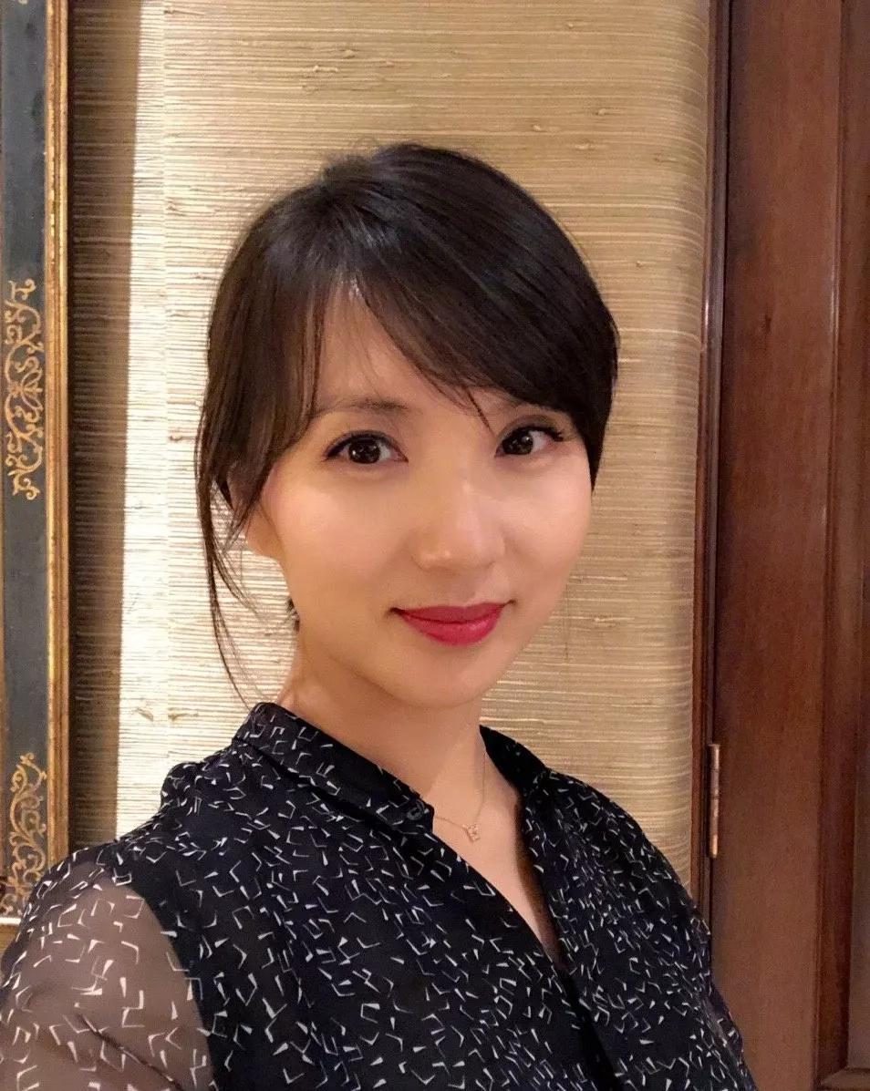 人稱萬人迷！巔峰隱退「讀研當老師」　31歲嫁億萬富商「5年生3子再露面」仍魅力無邊