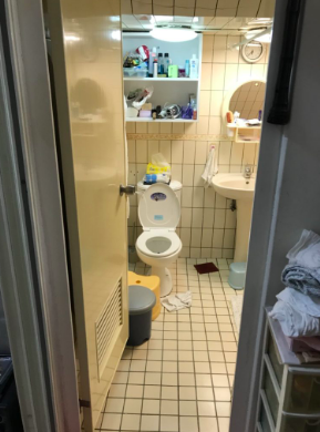老房子設計有問題？年輕人不解「浴室為何總在樓梯下」怒批：反人類設計　「專業網友揭超實在原因」嘆：時代真變了