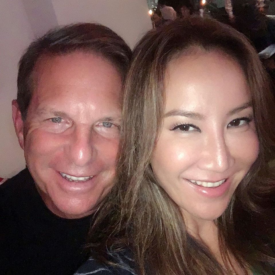 只想讓媽媽享福！李玟三姊妹合體「替醫生母慶生」每周陪打麻將　感謝她「一人養大三女兒」霸氣回贈獨棟房