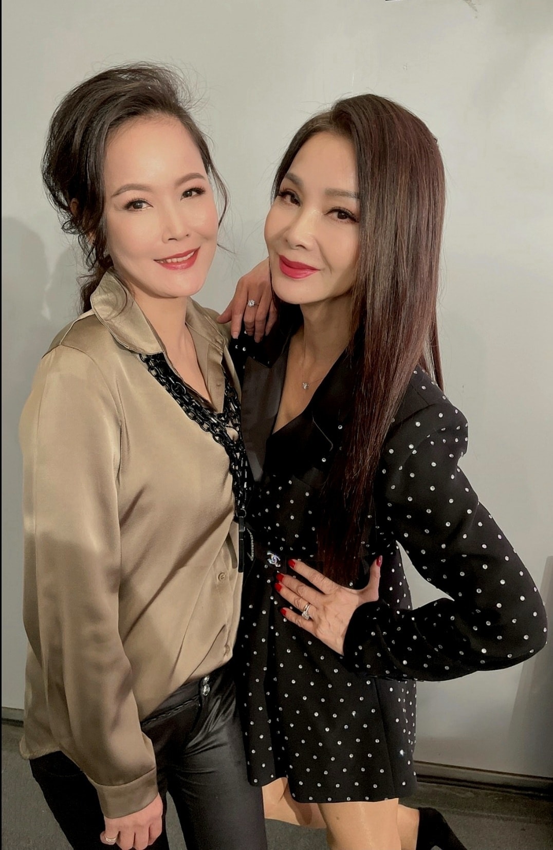 左耳聽不到！51歲岳虹「多病纏身治不好」眼前一黑突倒地　千萬孝親宅淪空房「單身揪閨蜜養老」