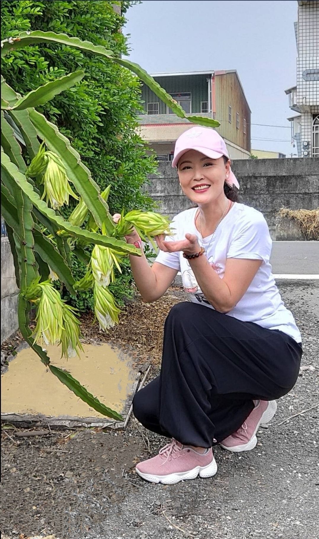 左耳聽不到！51歲岳虹「多病纏身治不好」眼前一黑突倒地　千萬孝親宅淪空房「單身揪閨蜜養老」