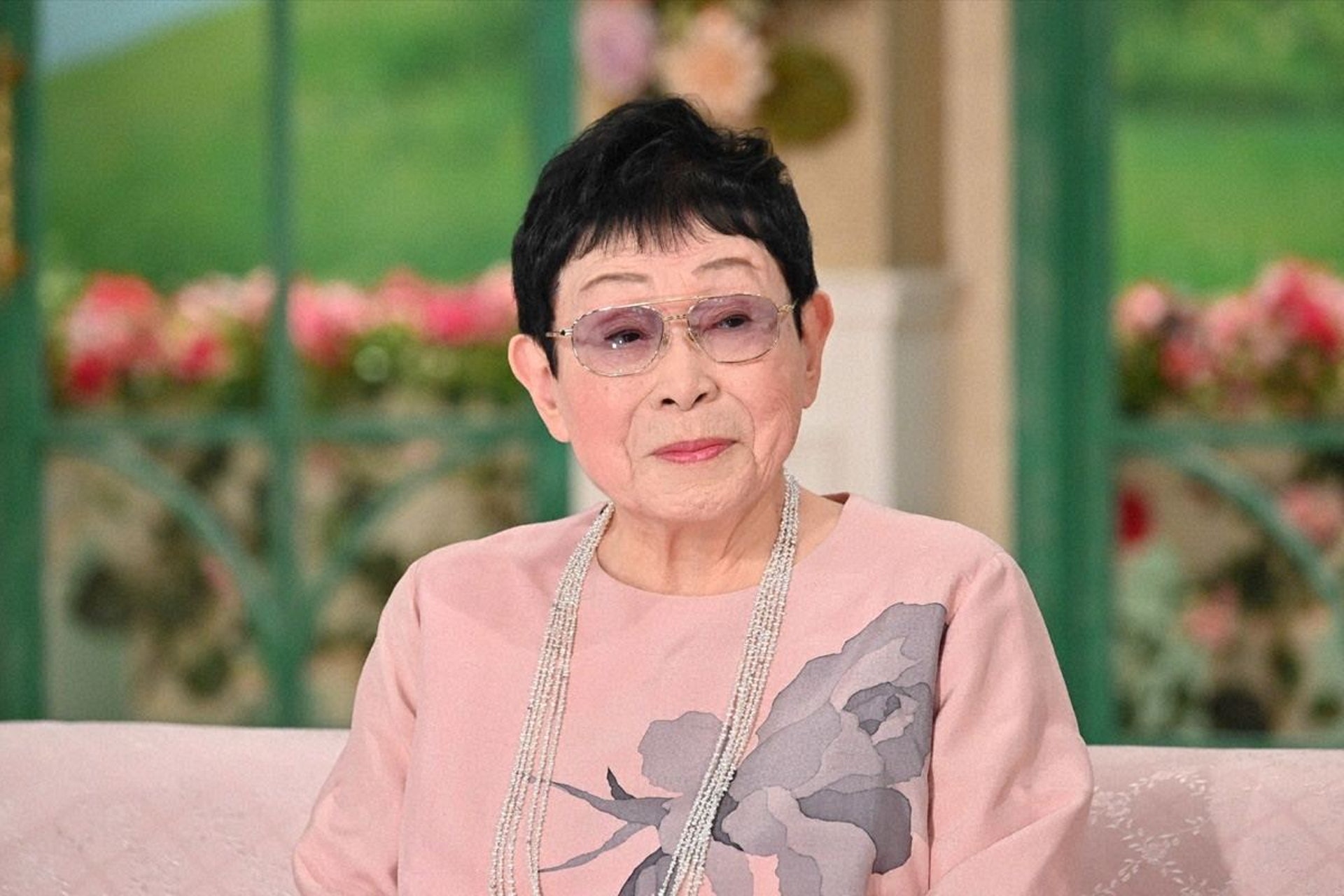 唯一家人剩愛犬！《阿信》編劇「95歲安靜告別人間」愛徒上妝送行　「花2年超前部署晚年」走後不想麻煩他人
