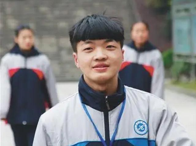 父母相繼離開！「走後留下12萬債」11歲少年自願扛下　拾荒打零工「用6年兌現承諾」債主感動反回報