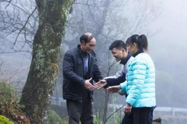 父母相繼離開！「走後留下12萬債」11歲少年自願扛下　拾荒打零工「用6年兌現承諾」債主感動反回報