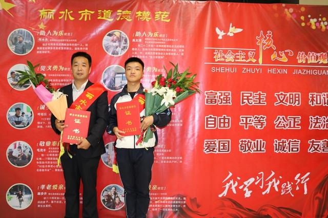 父母相繼離開！「走後留下12萬債」11歲少年自願扛下　拾荒打零工「用6年兌現承諾」債主感動反回報