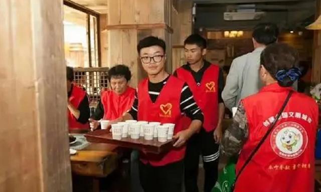 父母相繼離開！「走後留下12萬債」11歲少年自願扛下　拾荒打零工「用6年兌現承諾」債主感動反回報
