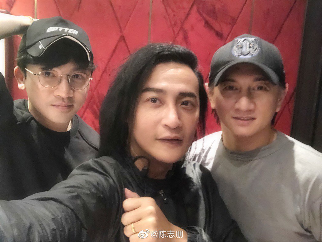 小虎隊神祕第4人！當年歌喉驚人「卻決定退出小虎隊」　多年後「被封樂壇教父」每首歌都是經典