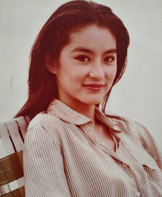 她狠甩費翔！棄豪門做小三「搶走大14歲閨蜜老公」　移民國外做後媽「年近60無子女」