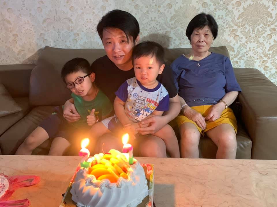 從沒讓媽媽失望！蔡佳麟不捨母獨扛家計「國小開始打工分擔」　「參加歌唱比賽全為她」只想看到媽媽展笑顏