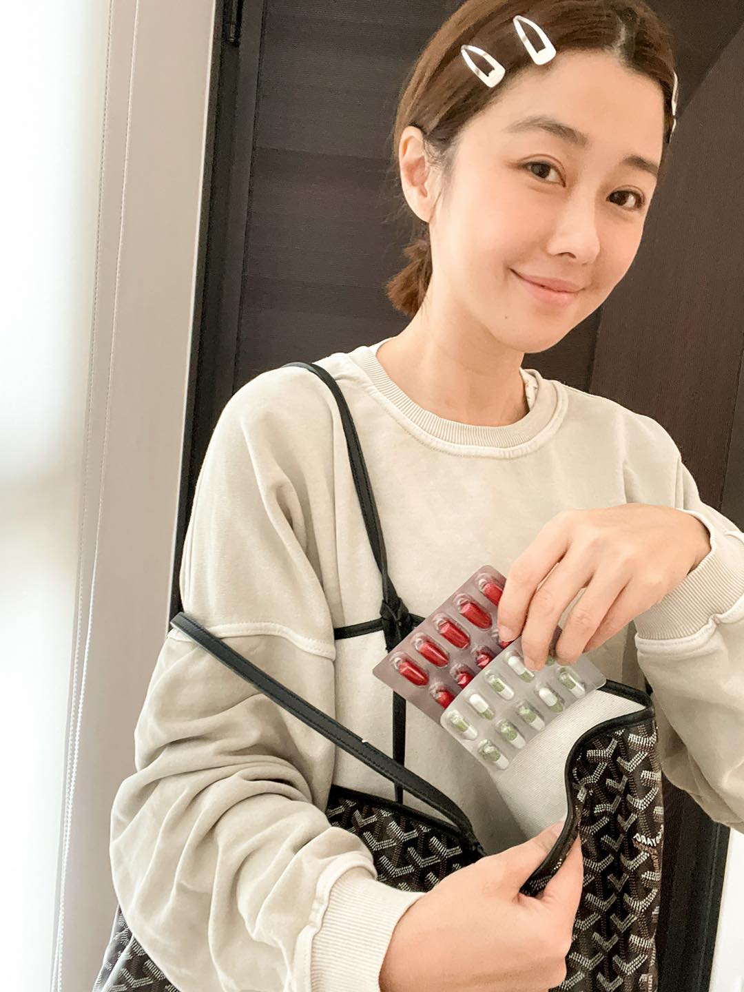48歲女星哽咽「爸爸父親節前離開」全家措手不及　銘記「爸爸教的最後一堂課」：接祂回家了
