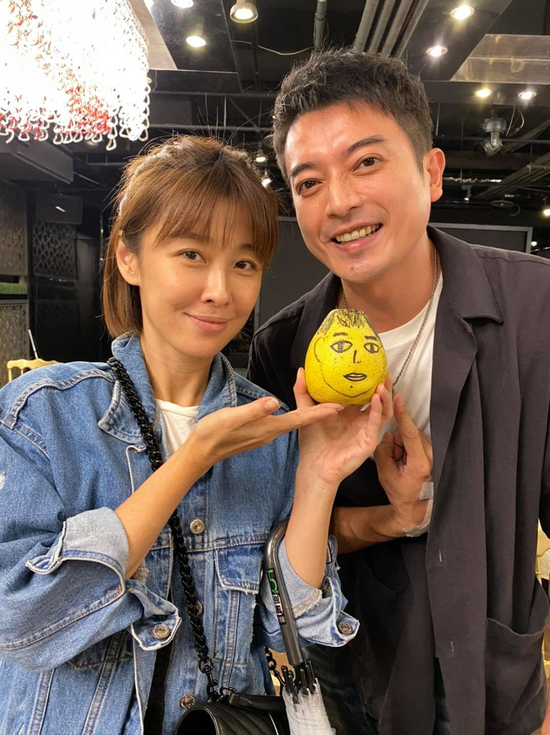 48歲女星哽咽「爸爸父親節前離開」全家措手不及　銘記「爸爸教的最後一堂課」：接祂回家了