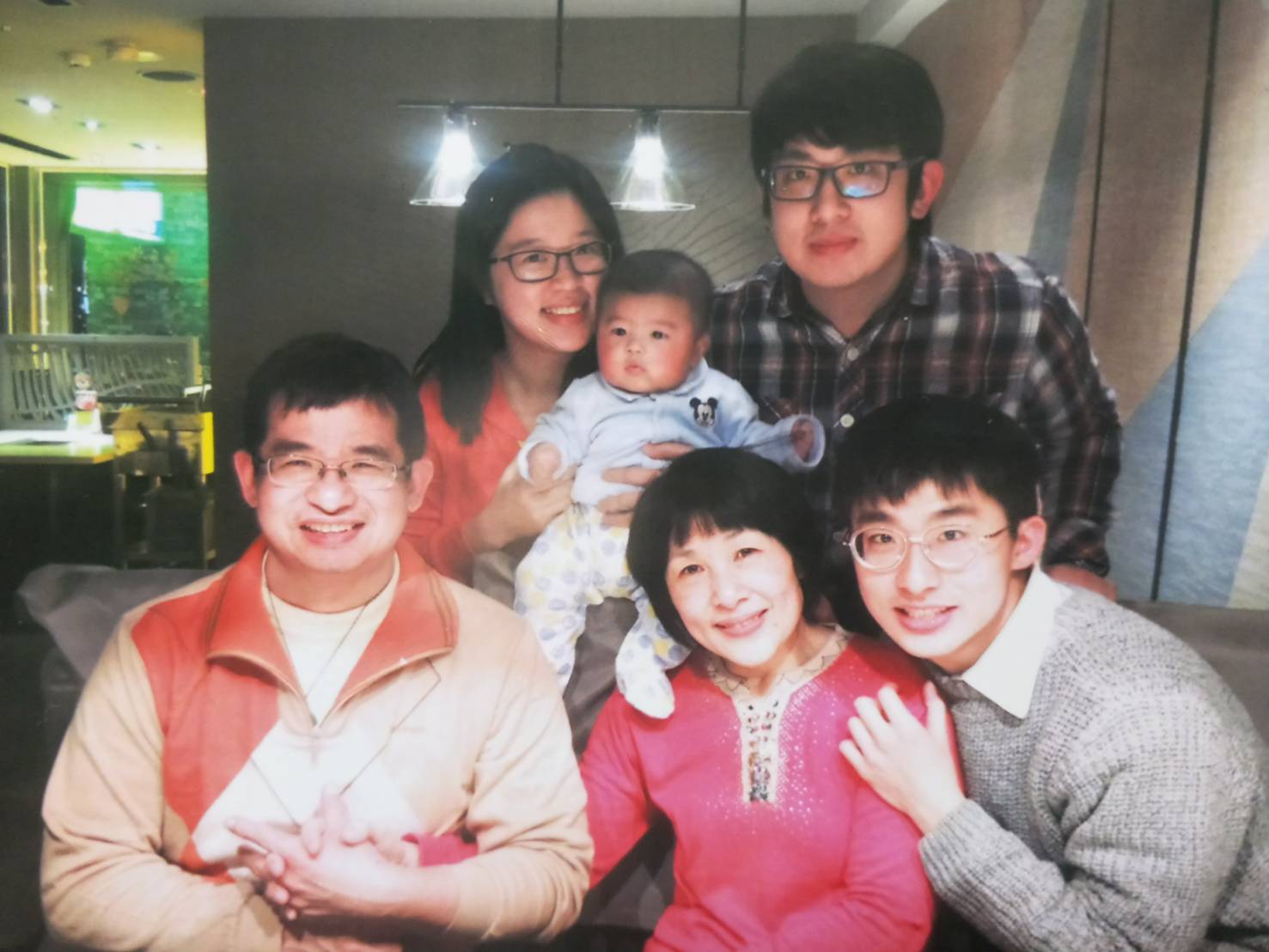 身殘志不殘！58歲輪椅桌球國手「結束隔離秒被徵召」母子相見即淚別　謝莊智淵激勵「兒千字文助威催淚」