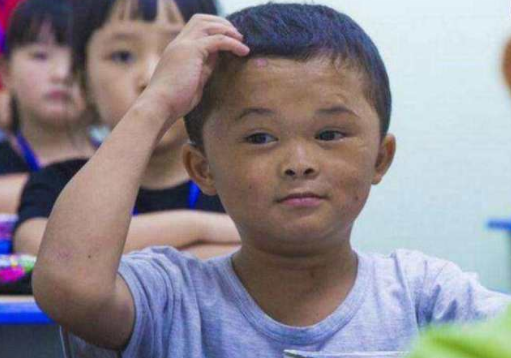 7歲農村女孩一笑成名！經紀公司為她「開百萬薪酬」　父母斷然拒絕：不做下個小馬雲