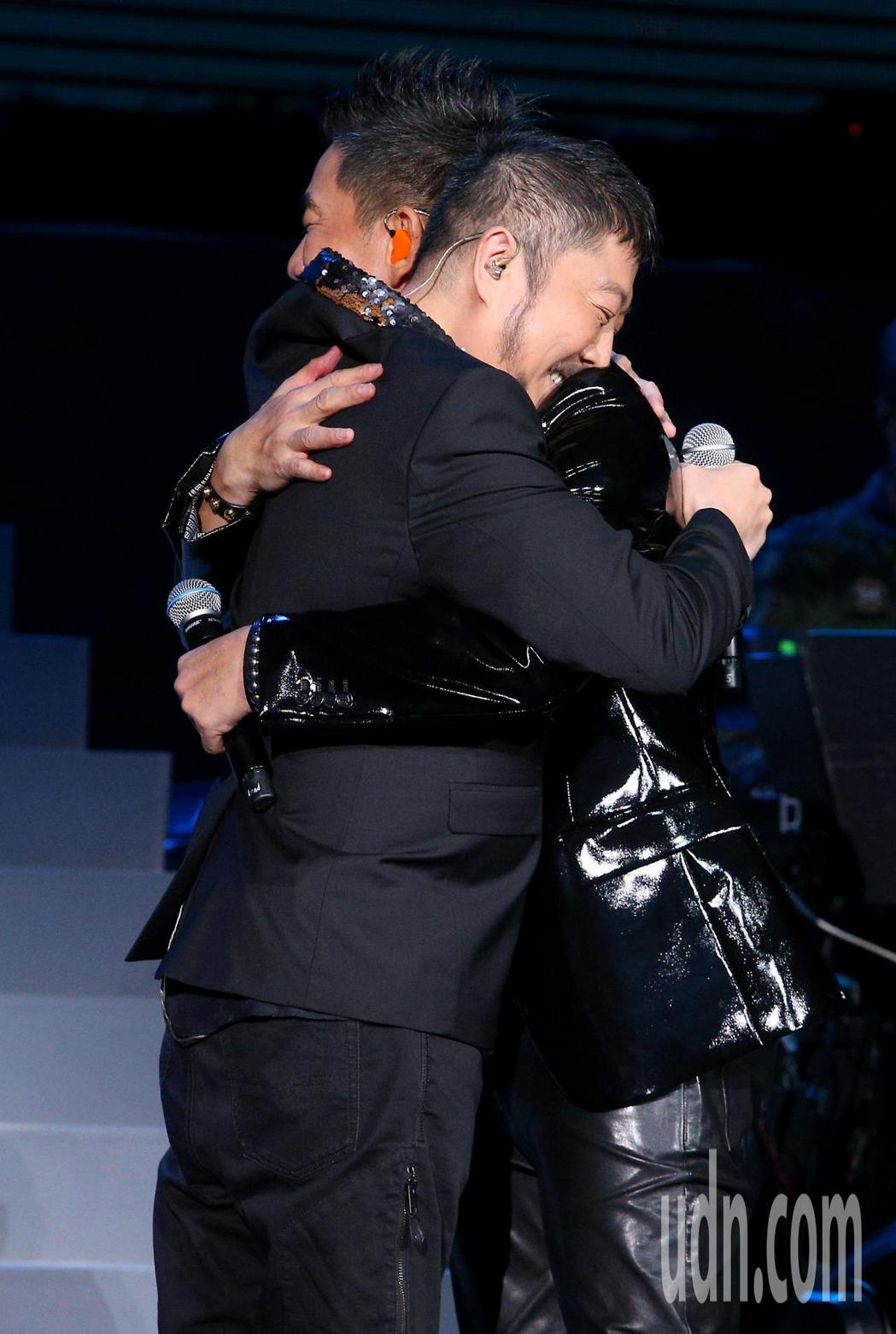 沒有他就沒有我！任賢齊「憑一曲紅遍亞洲」離不開恩師提攜　「恩師落難破產」他霸氣伸援手：永遠銘記在心