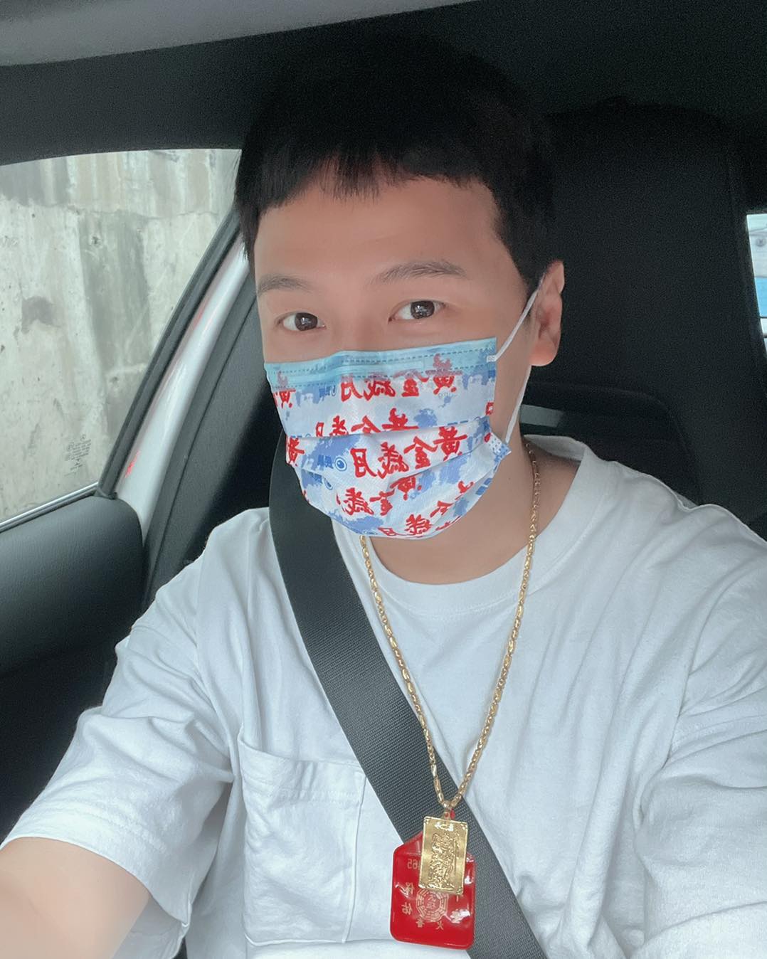 黃文星陷低潮「老婆拿2萬月薪陪他熬過」成功靠戲劇翻身　結婚8週年大方放閃「謝謝妳依舊在我身邊」