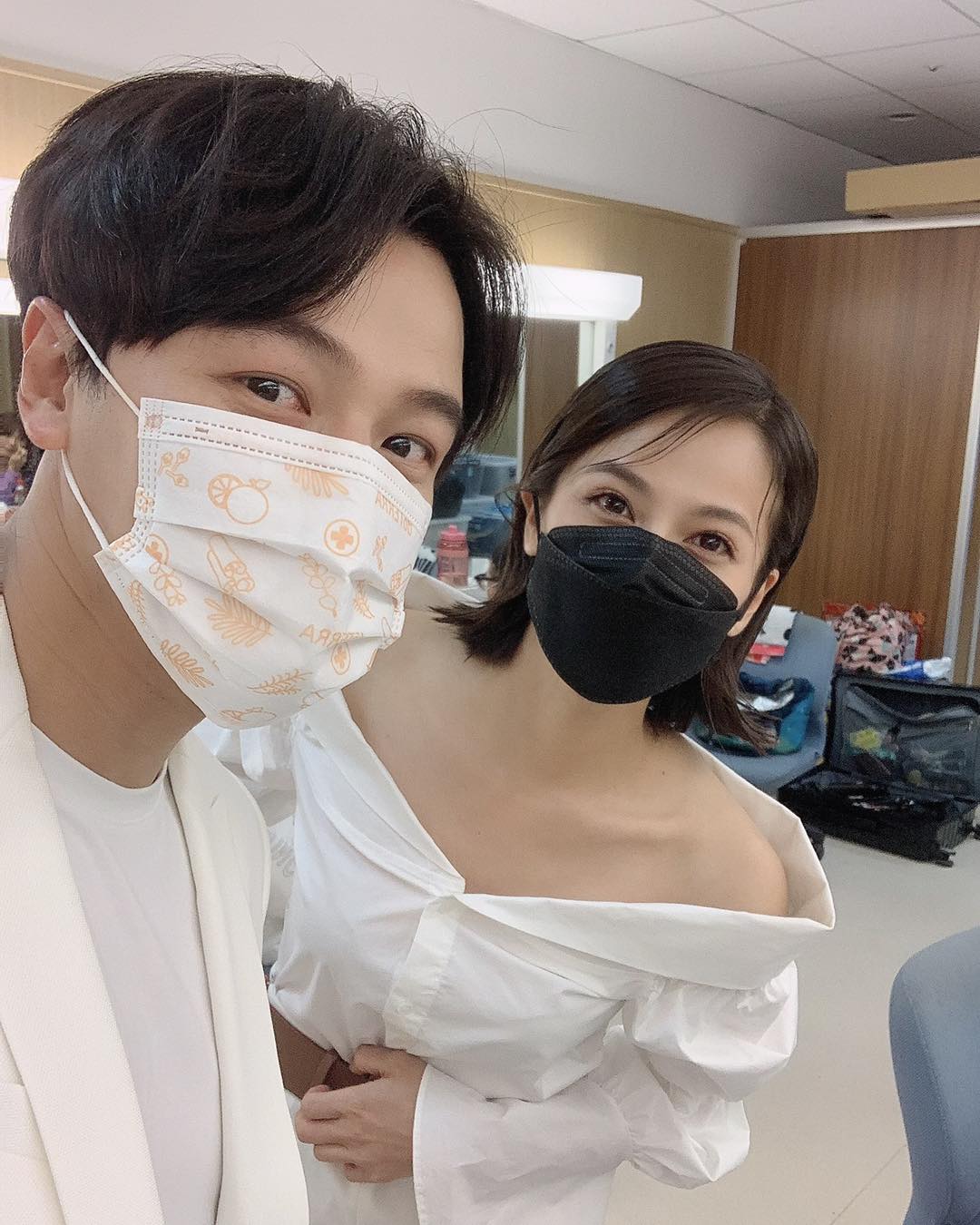 黃文星陷低潮「老婆拿2萬月薪陪他熬過」成功靠戲劇翻身　結婚8週年大方放閃「謝謝妳依舊在我身邊」