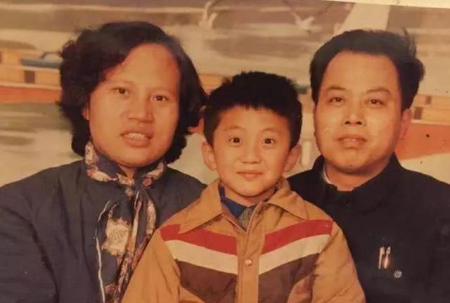 手足情深！鄧超家窮付不出學費「大姐花光積蓄代墊」　姐姐患癌「他拚了命籌錢」成名後加碼回報2棟房