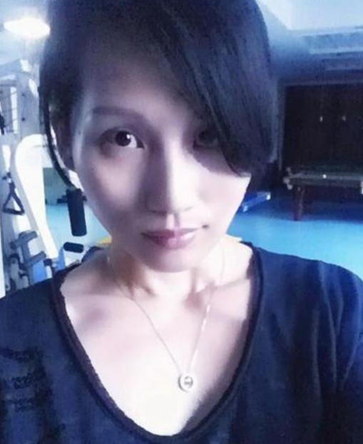 手足情深！鄧超家窮付不出學費「大姐花光積蓄代墊」　姐姐患癌「他拚了命籌錢」成名後加碼回報2棟房