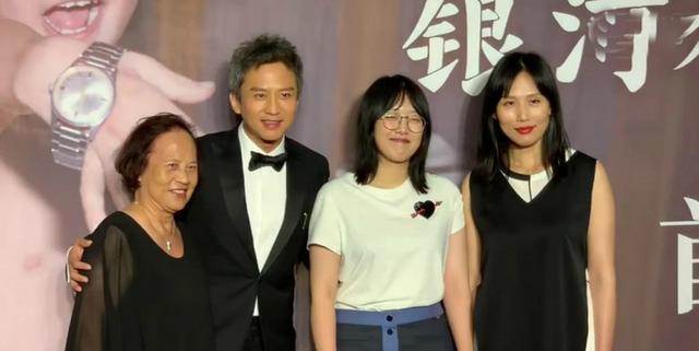 手足情深！鄧超家窮付不出學費「大姐花光積蓄代墊」　姐姐患癌「他拚了命籌錢」成名後加碼回報2棟房