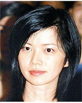墜入愛河？59歲周星馳被拍「戀上17歲」落選港姐　女方「私照曝光」：甜美可人